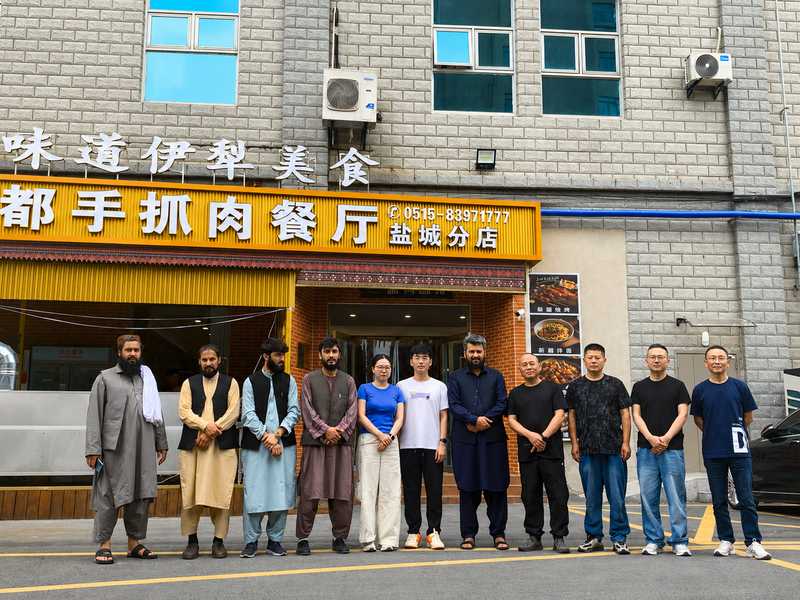 A photo with the client in front of the hotel.